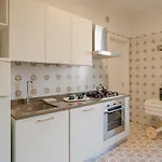 Апартаменти Guesthost - Seaside Dream! Roomy Vacation