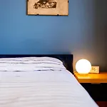 Апартаменти Guesthost - Seaside Dream! Roomy Vacation Санремо